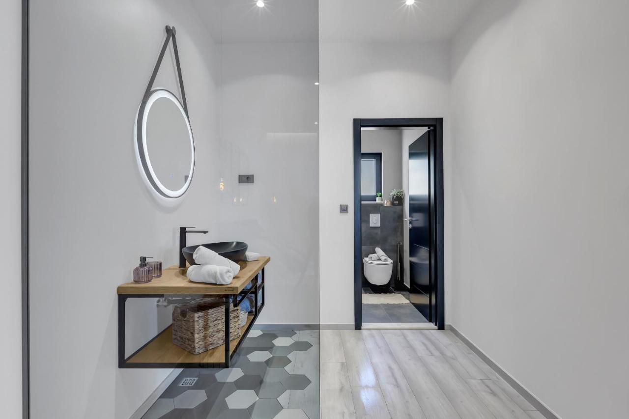 Luxury Black Pearl With Jacuzzi Hiša za goste