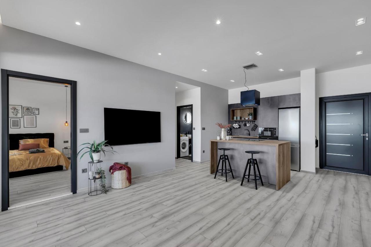 Luxury Black Pearl With Jacuzzi Hiša za goste